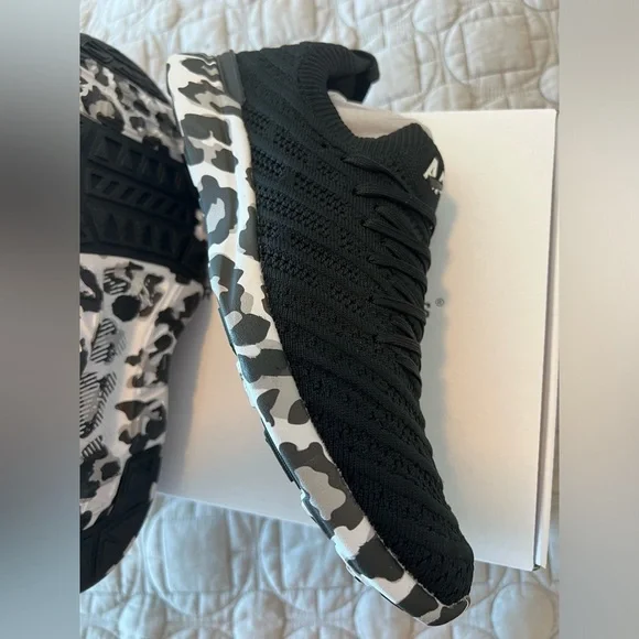 APL Women's Techloom Wave Slip On Running Sneaker Black White Leopard Sz 9 NEW - Picture 6 of 16